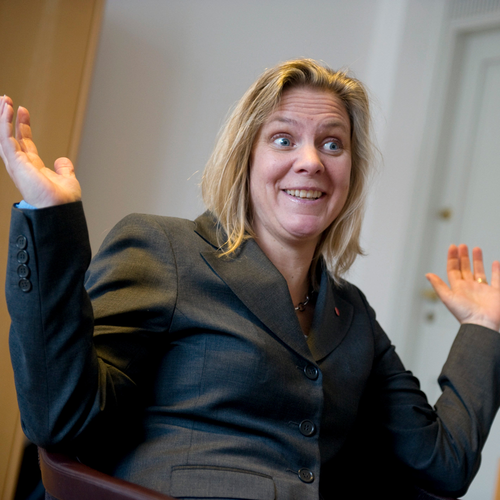 Magdalena Andersson rycker på axlarna