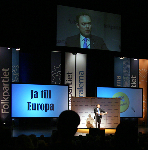 Storebror Janne vill alltid kunna se dig.